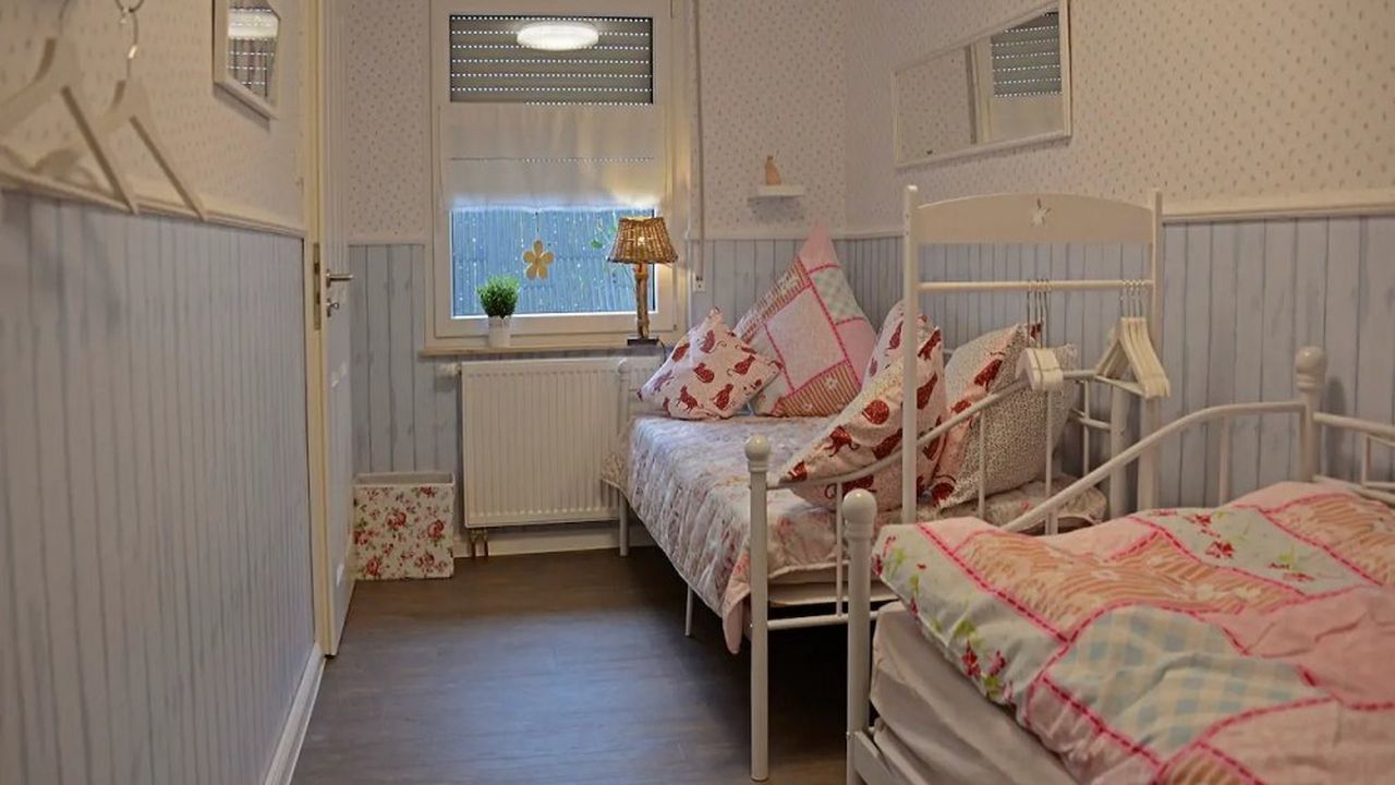 2. Schlafzimmer mit 2 Einzelbetten (90cm x 200cm) 2. Schlafzimmer mit 2 Einzelbetten (90cm x 200cm)